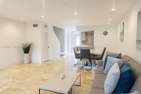 Снять в аренду таунхаус в Норт-Майами, Флорида 2 спальни, 137.68м2, № 1987793 - фото 3