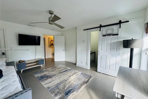 Adosado en alquiler en North Miami, Florida, 2 dormitorios, 137.68 m2 № 1987793 - foto 15