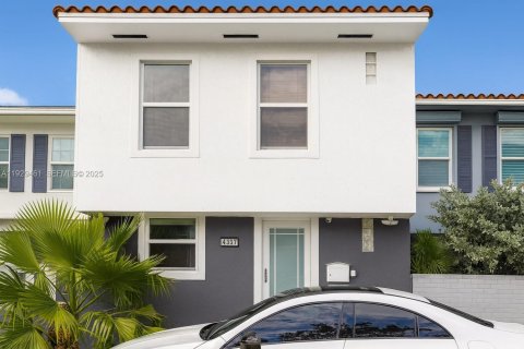 Таунхаус в Норт-Майами, Флорида 2 спальни, 137.68м2 № 1987793