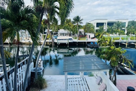 Снять в аренду таунхаус в Норт-Майами, Флорида 2 спальни, 137.68м2, № 1987793 - фото 2