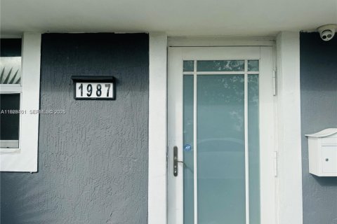 Adosado en alquiler en North Miami, Florida, 2 dormitorios, 137.68 m2 № 1987793 - foto 18