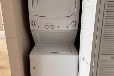 Condominio en venta en Coral Gables, Florida, 2 dormitorios, 90.12 m2 № 2011822 - foto 6