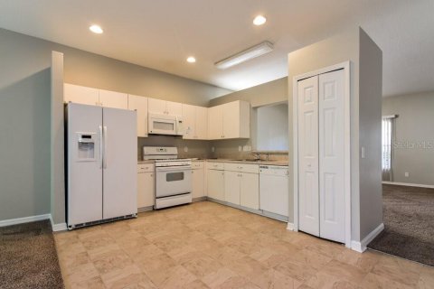 House in Lutz, Florida 4 bedrooms, 156.63 sq.m. № 2216330 - photo 5