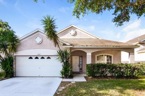 House in Lutz, Florida 4 bedrooms, 156.63 sq.m. № 2216330