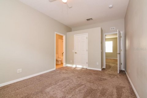 House in Lutz, Florida 4 bedrooms, 156.63 sq.m. № 2216330 - photo 11