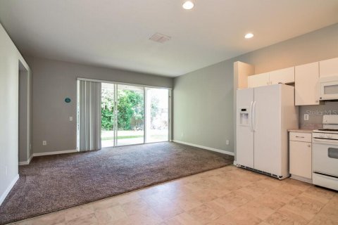 House in Lutz, Florida 4 bedrooms, 156.63 sq.m. № 2216330 - photo 6