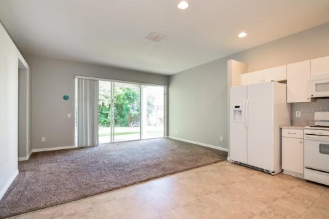 House in Lutz, Florida 4 bedrooms, 156.63 sq.m. № 2216330 - photo 9