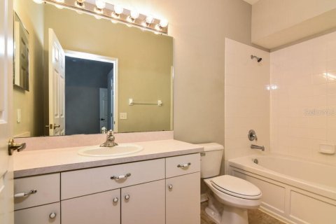House in Lutz, Florida 4 bedrooms, 156.63 sq.m. № 2216330 - photo 12