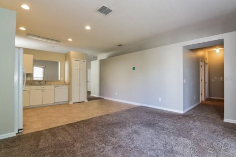 House in Lutz, Florida 4 bedrooms, 156.63 sq.m. № 2216330 - photo 8