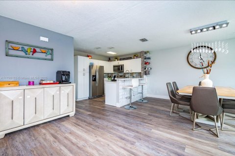 Casa en venta en Coral Springs, Florida, 3 dormitorios, 161.46 m2 № 1870016 - foto 2