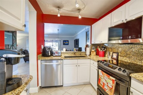 Townhouse in Plantation, Florida 3 bedrooms, 133.59 sq.m. № 1951247 - photo 11