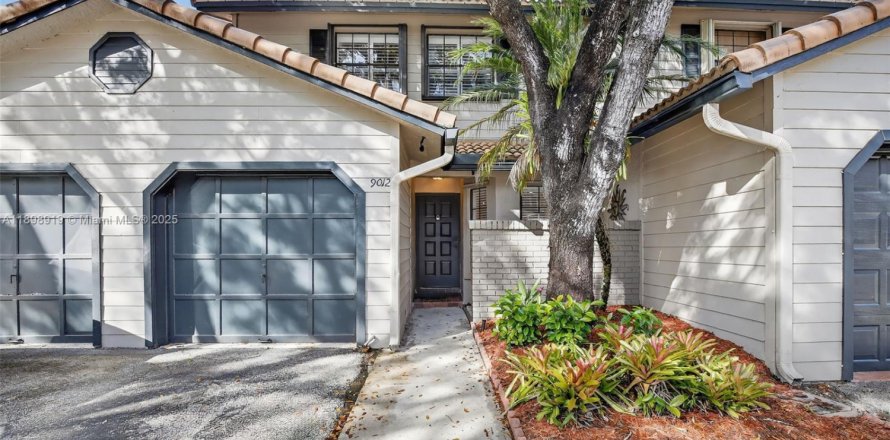 Townhouse in Plantation, Florida 3 bedrooms, 133.59 sq.m. № 1951247