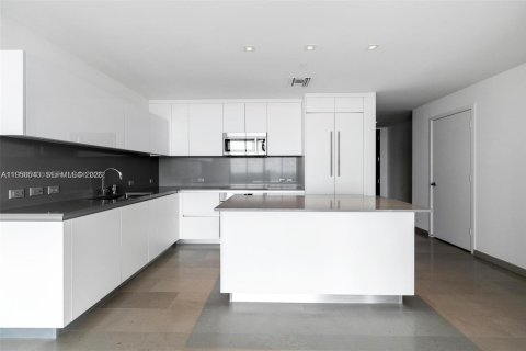 Copropriété à vendre à Miami, Floride: 2 chambres, 128.48 m2 № 2010435 - photo 8