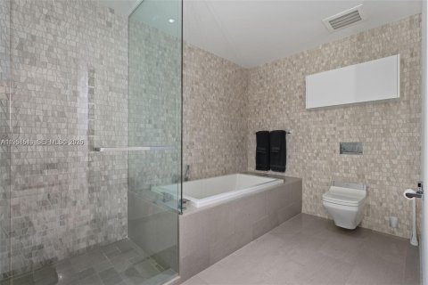 Copropriété à vendre à Miami, Floride: 2 chambres, 128.48 m2 № 2010435 - photo 17