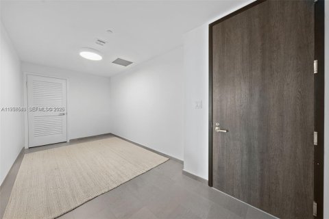 Copropriété à vendre à Miami, Floride: 2 chambres, 128.48 m2 № 2010435 - photo 12