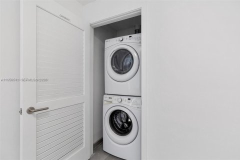 Copropriété à vendre à Miami, Floride: 2 chambres, 128.48 m2 № 2010435 - photo 22