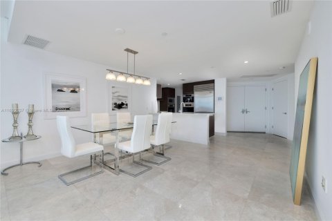 Copropriété à vendre à Sunny Isles Beach, Floride: 2 chambres, 137.4 m2 № 1441770 - photo 12