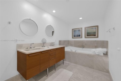 Copropriété à vendre à Sunny Isles Beach, Floride: 2 chambres, 137.4 m2 № 1441770 - photo 14