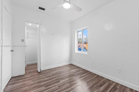 Commercial property in Miami, Florida 107.77 sq.m. № 1998073 - photo 14