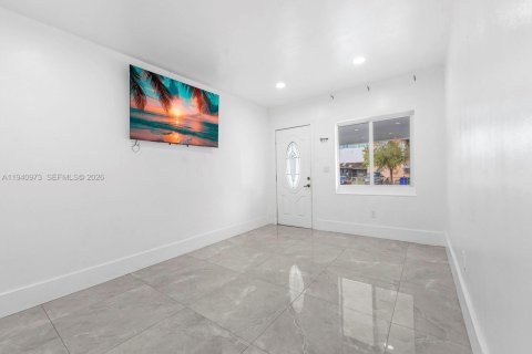 Commercial property in Miami, Florida 107.77 sq.m. № 1998073 - photo 5