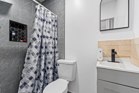 Commercial property in Miami, Florida 107.77 sq.m. № 1998073 - photo 27