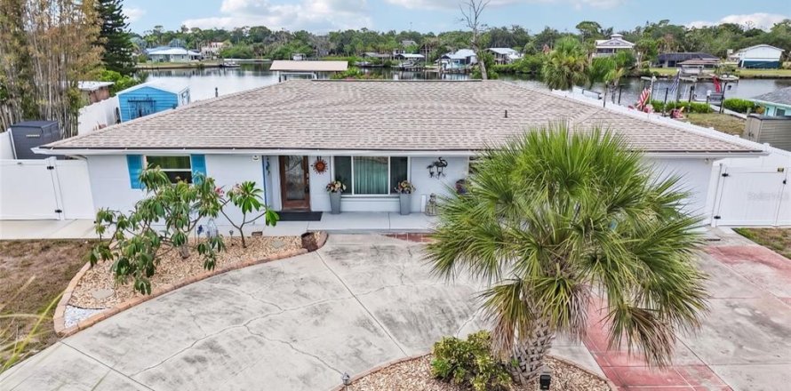 Villa ou maison à Ruskin, Floride 3 chambres, 145.48 m2 № 2208990