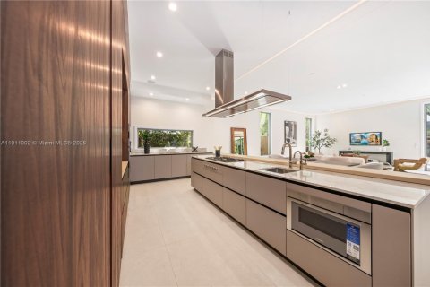 Casa en venta en Miami, Florida, 6 dormitorios, 494.98 m2 № 1967181 - foto 19