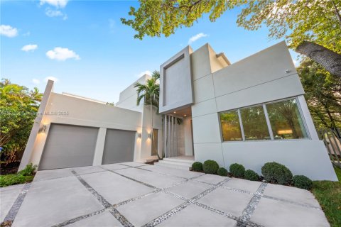 Casa en venta en Miami, Florida, 6 dormitorios, 494.98 m2 № 1967181 - foto 3
