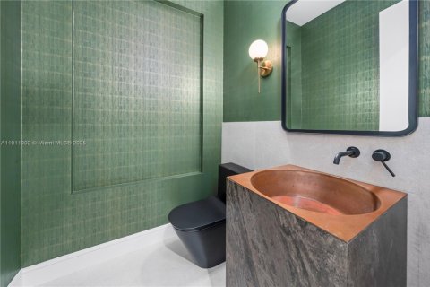 Casa en venta en Miami, Florida, 6 dormitorios, 494.98 m2 № 1967181 - foto 21