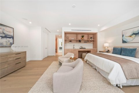 Casa en venta en Miami, Florida, 6 dormitorios, 494.98 m2 № 1967181 - foto 30