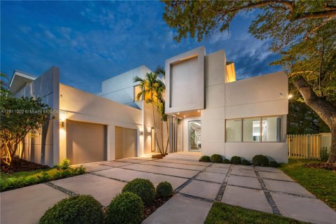 Casa en venta en Miami, Florida, 6 dormitorios, 494.98 m2 № 1967181 - foto 1