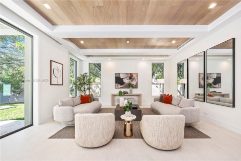 Casa en venta en Miami, Florida, 6 dormitorios, 494.98 m2 № 1967181 - foto 9