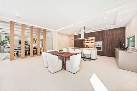 Casa en venta en Miami, Florida, 6 dormitorios, 494.98 m2 № 1967181 - foto 13