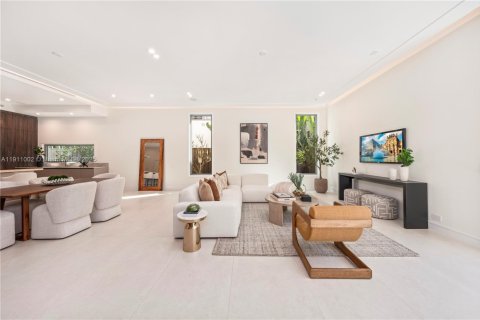 Casa en venta en Miami, Florida, 6 dormitorios, 494.98 m2 № 1967181 - foto 15