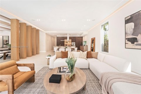 Casa en venta en Miami, Florida, 6 dormitorios, 494.98 m2 № 1967181 - foto 14