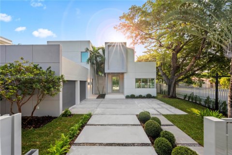 Casa en venta en Miami, Florida, 6 dormitorios, 494.98 m2 № 1967181 - foto 2