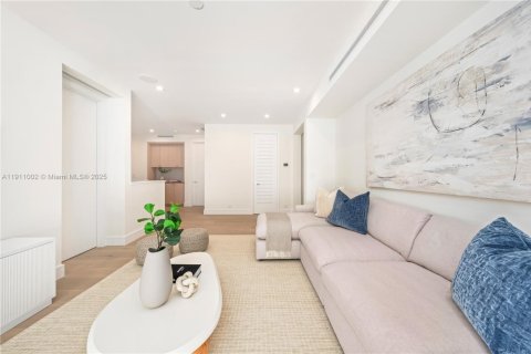 Casa en venta en Miami, Florida, 6 dormitorios, 494.98 m2 № 1967181 - foto 28