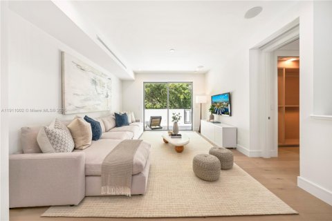 Casa en venta en Miami, Florida, 6 dormitorios, 494.98 m2 № 1967181 - foto 27