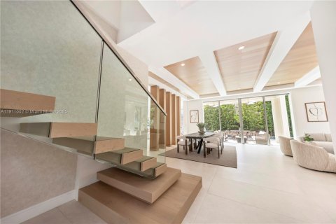 Casa en venta en Miami, Florida, 6 dormitorios, 494.98 m2 № 1967181 - foto 4