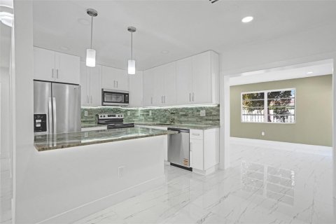Villa ou maison à vendre à Deerfield Beach, Floride: 4 chambres, 144.18 m2 № 2254923 - photo 6