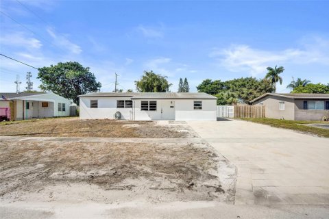 Villa ou maison à vendre à Deerfield Beach, Floride: 4 chambres, 144.18 m2 № 2254923 - photo 2