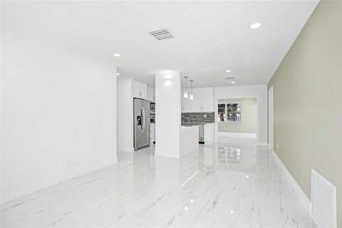 Villa ou maison à vendre à Deerfield Beach, Floride: 4 chambres, 144.18 m2 № 2254923 - photo 3