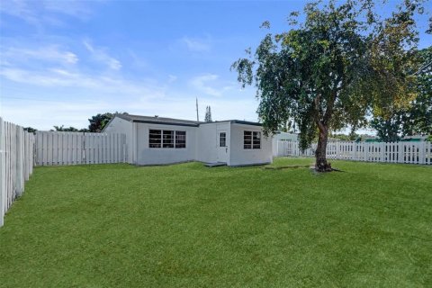 Villa ou maison à vendre à Deerfield Beach, Floride: 4 chambres, 144.18 m2 № 2254923 - photo 25