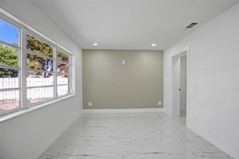 Villa ou maison à vendre à Deerfield Beach, Floride: 4 chambres, 144.18 m2 № 2254923 - photo 11