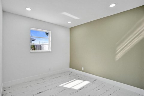 Villa ou maison à vendre à Deerfield Beach, Floride: 4 chambres, 144.18 m2 № 2254923 - photo 17