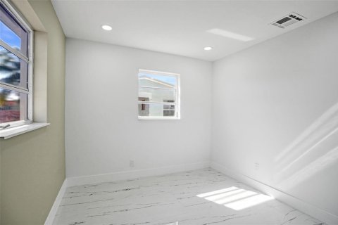 Villa ou maison à vendre à Deerfield Beach, Floride: 4 chambres, 144.18 m2 № 2254923 - photo 14