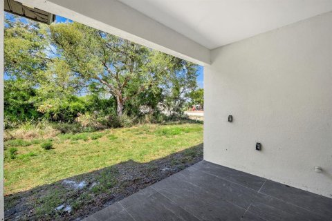 House in Lehigh Acres, Florida 3 bedrooms, 138.98 sq.m. № 2231875 - photo 27