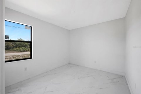 House in Lehigh Acres, Florida 3 bedrooms, 138.98 sq.m. № 2231875 - photo 19