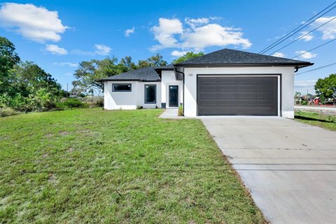 House in Lehigh Acres, Florida 3 bedrooms, 138.98 sq.m. № 2231875 - photo 2
