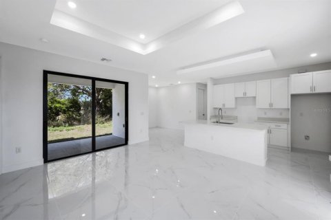 House in Lehigh Acres, Florida 3 bedrooms, 138.98 sq.m. № 2231875 - photo 4